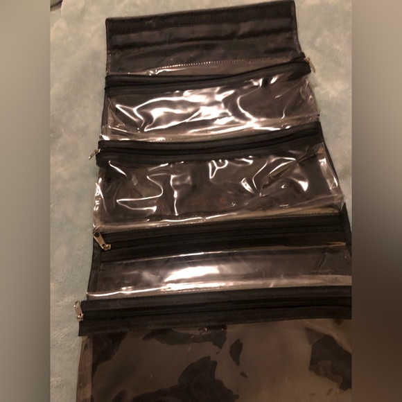 EUC roll out jewlery or makeup travel holder and organizer - Picture 5 of 7